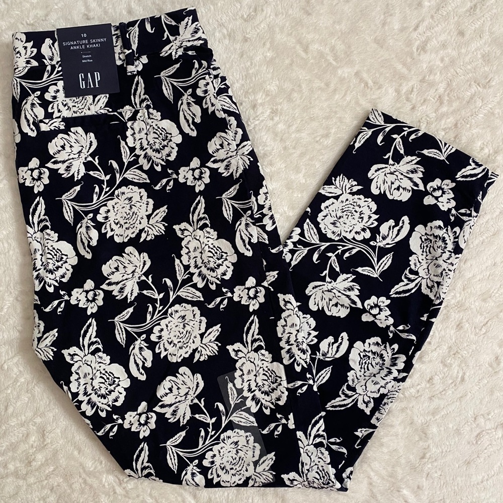 Floral Pattern Ankle Pants